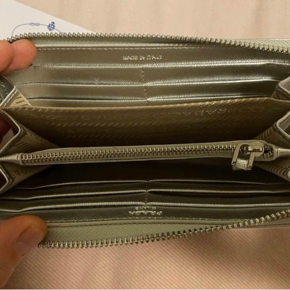 PRADA SMALL HAND WALLET - Picture 2 of 7